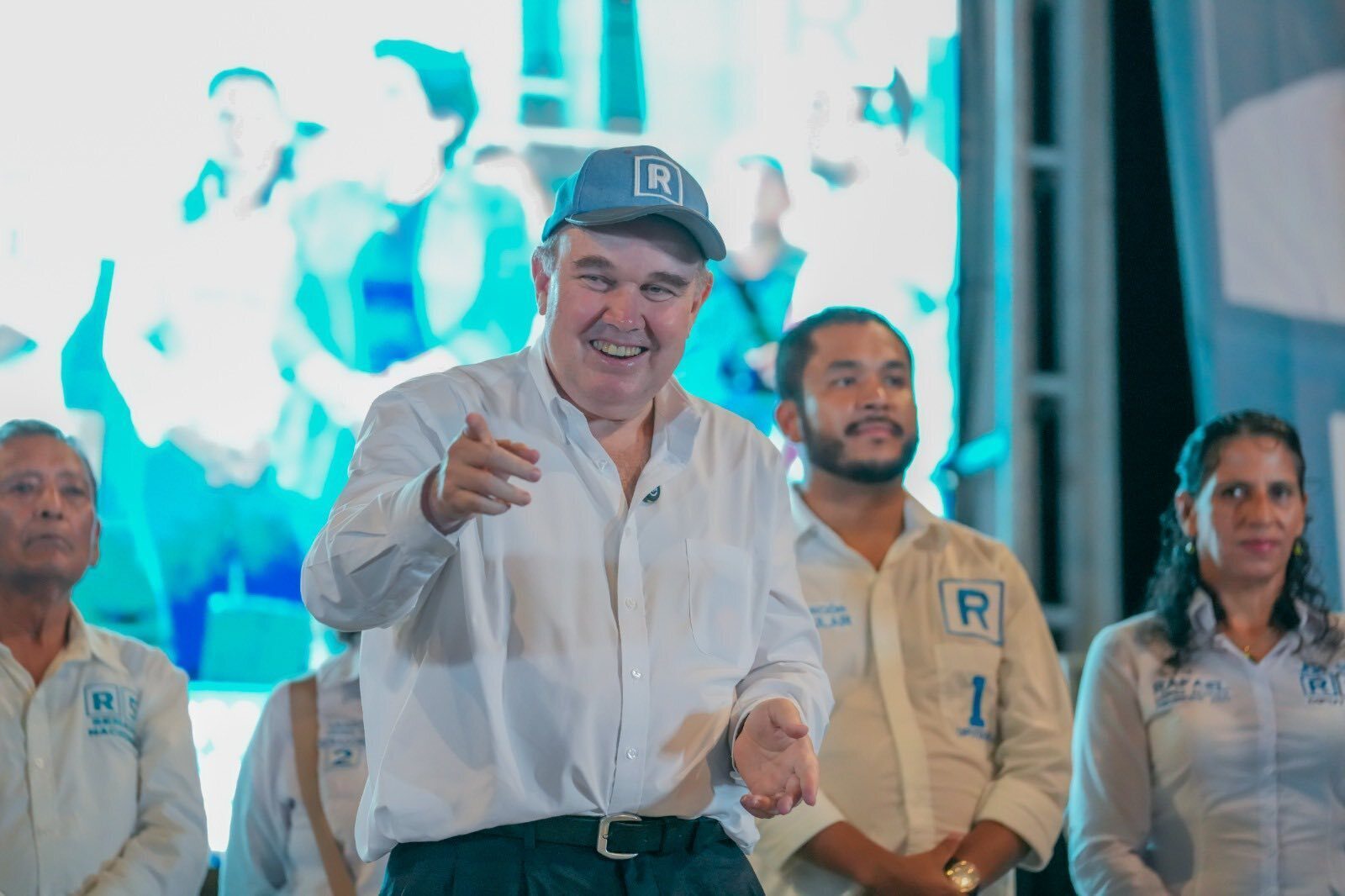 Rafael López Aliaga en mitin